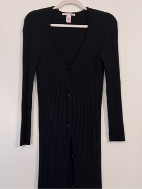 Victoria's Secret Black Ribbed V-Neck Sweater Top/ Size Small